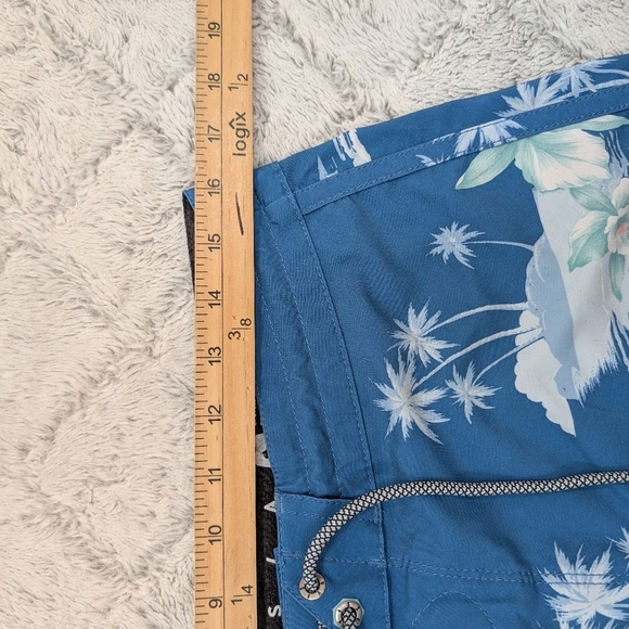 Vissla Shorts Mens 32 Blue Floral Board Swim Surf Cargo Unlined Beach 9” Taper - Picture 4 of 8
